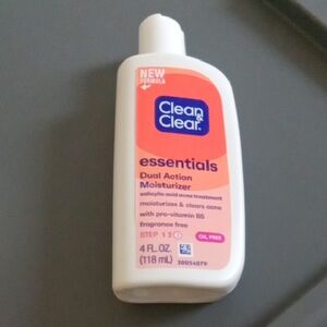 Face Moisturizer Free w Purchase NWT